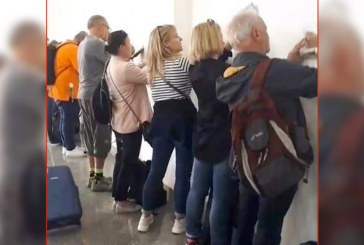 ”الحائط يعوّض الطاولة في مطار توزر”.. ديوان الطيران المدني يوضّح