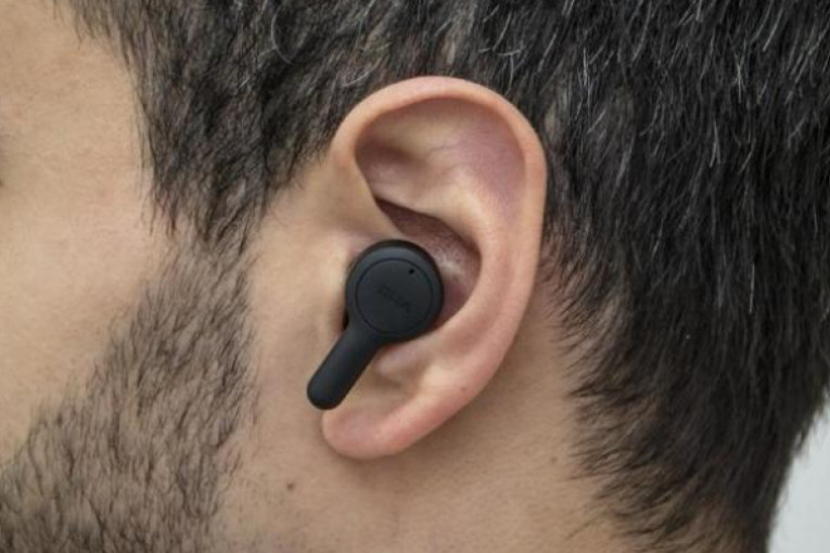 القبض على شبكة إجرامية تبيع سماعات الكترونية للغش في الامتحانات