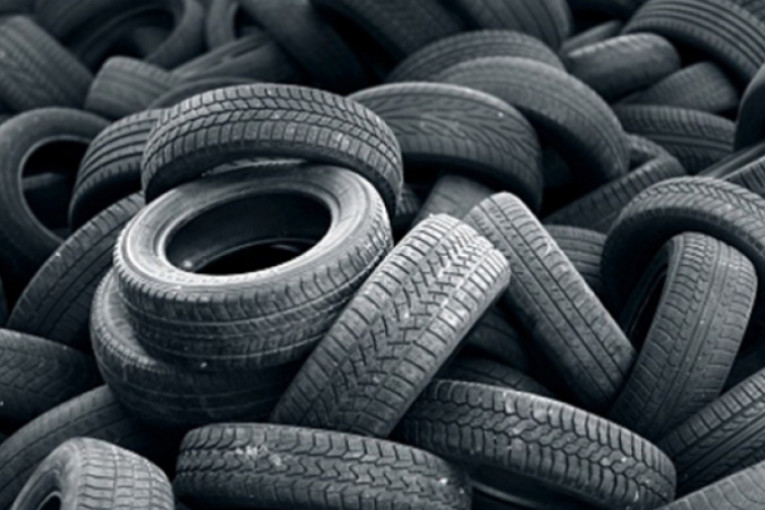 أعوان المجمع المهني لمحوّلي ومصنّعي المطاط في اعتصام مفتوح