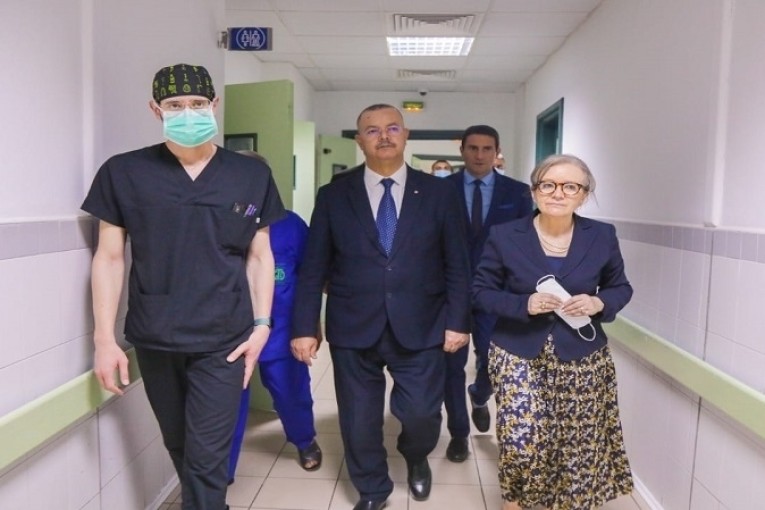 رئيسة الحكومة تعود زوجة وزير الداخلية