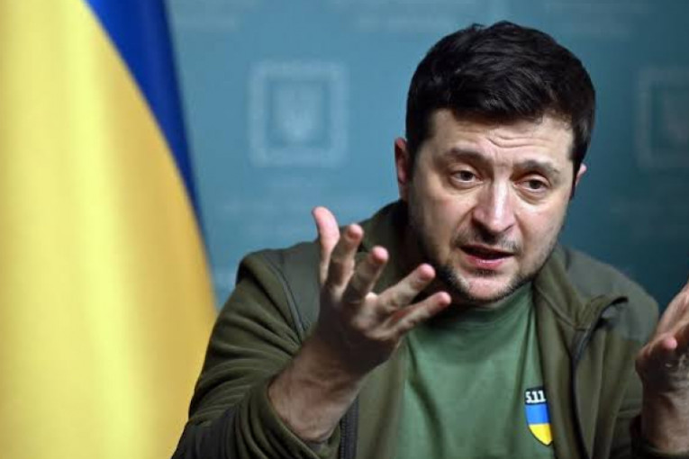 زيلينسكي يأمر بمنع دخول الروس إلى أوكرانيا دون تأشيرة