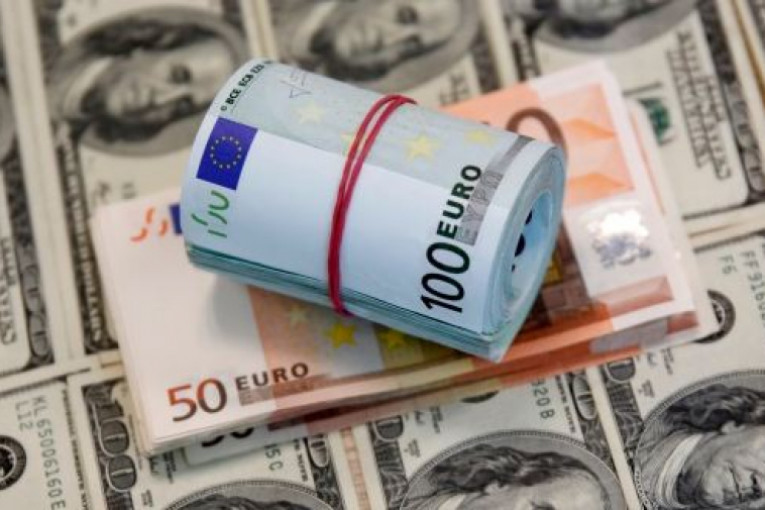 مرسوم رئاسي للاقتراض من البنوك المحلية بالأورو والدولار