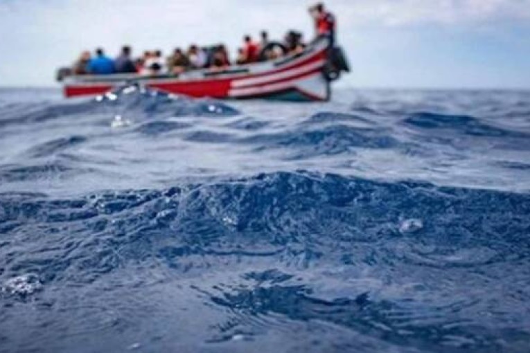 المنستير: أهالي المفقودين في غرق مركب ‘حرقة’ يحتجّون مطالبين بانتشال جثث أبنائهم