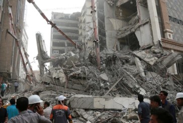 انهيار مبنى في إيران يشعل احتجاجات مناهضة للحكومة