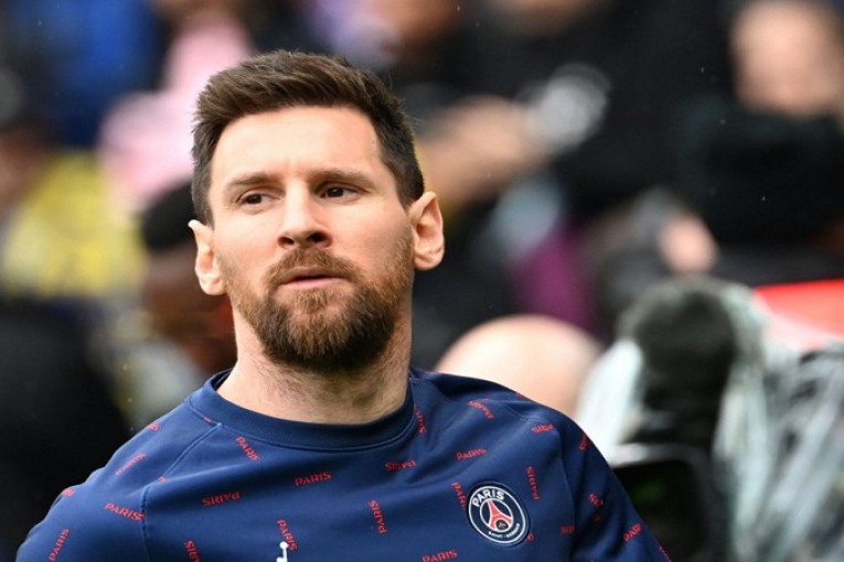 ميسي لا يفكر في مغادرة باريس سان جرمان