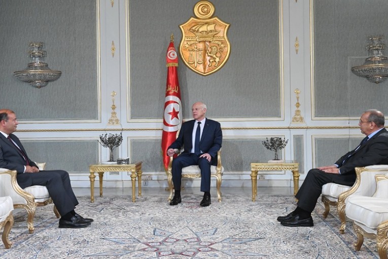 جذب الإستثمار العربي إلى تونس: محور لقاء رئيس الدولة بالأمين العام لإتحاد الغرف العربية