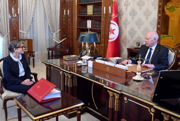 رئيس الجمهورية يشدد على أهمية الحفاظ على السلم الاجتماعية خلال لقائه برئيس الحكومة