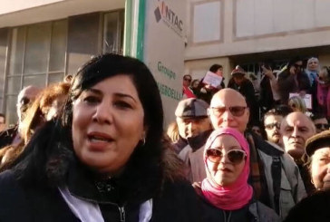 أنصار الدستوري الحرّ يحتجون أمام مقرّ اتحاد العلماء المسلمين