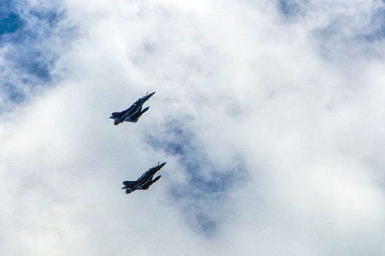 فرنسا.. اصطدام مقاتلتي “رافال” خلال عرض جوي