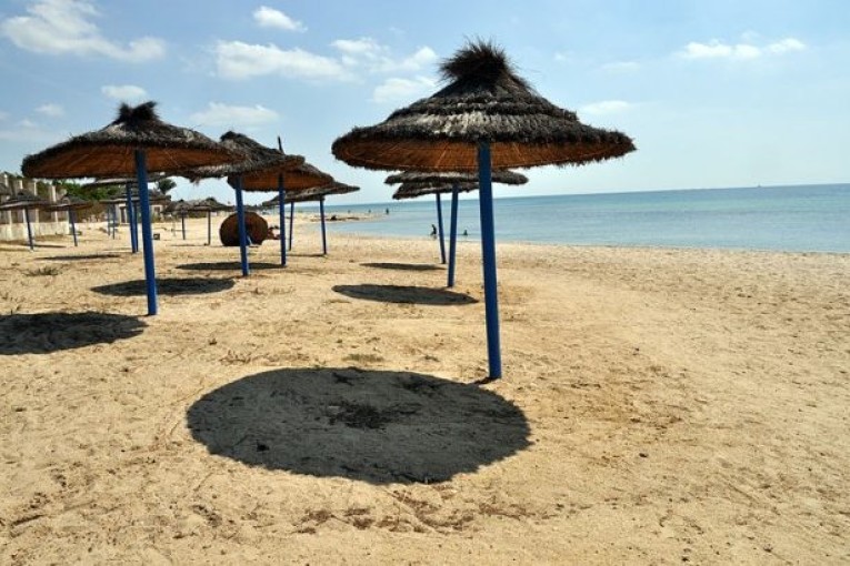 نابل: تواصل حملات النظافة والرفع التلقائي للمخالفات على الشريط الساحلي