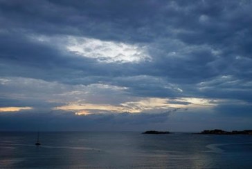 الليلة: أجواء مغيّمة جزئيا بأغلب الجهات