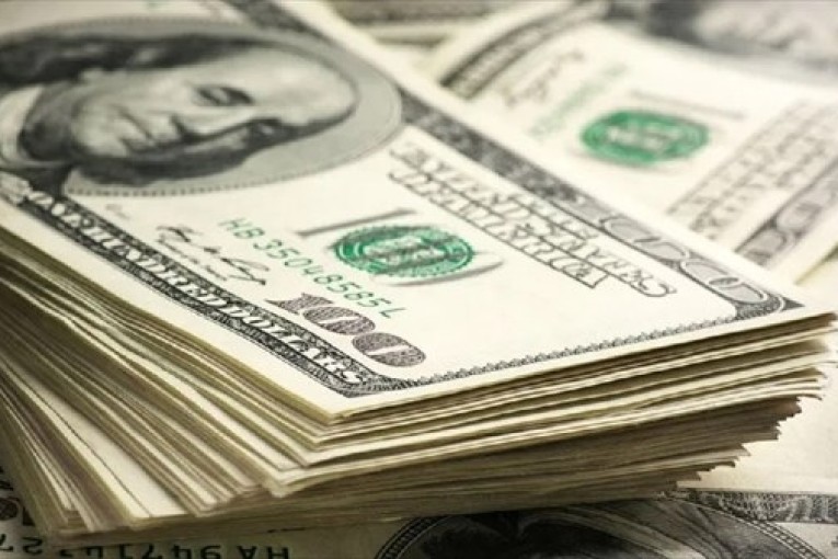 الدولار يتجه نحو أكبر خسارة أسبوعية في 4 أشهر