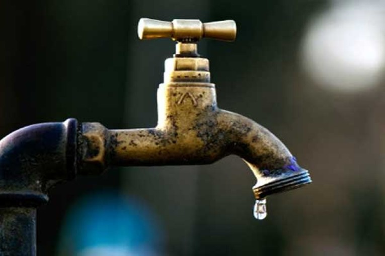 بوسالم: متساكنو عمادة ‘المنقوش’ يتذمرون من قطع الماء الصالح للشراب