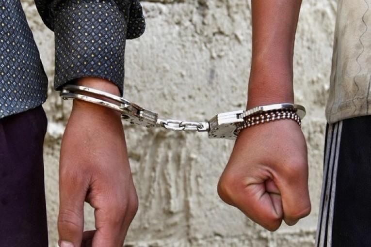 المنستير: الاحتفاظ بشخصين من أجل ‘مسك وحيازة والإتجار في مادة كيميائية خطرة والتنقيب عن الآثار’