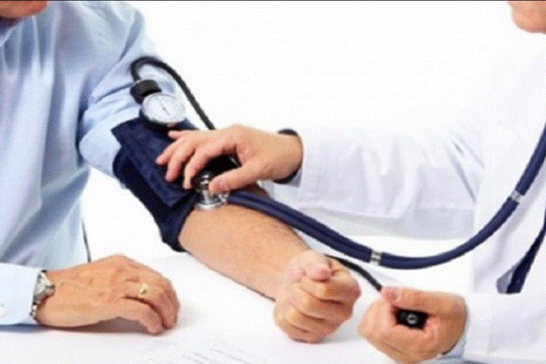 تطاوين: قافلة طبية تُجرى 44 عملية جراحية للعيون