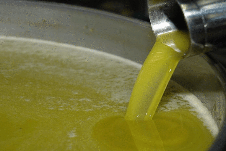 دفع صادرات تونس من زيت الزيتون المعلب محور اجتماع بوزارة الصناعة