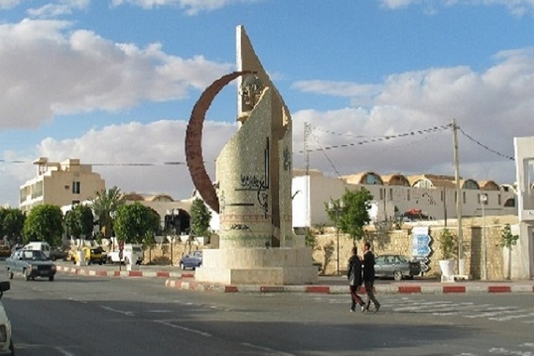 مدنين: دعوة لإنعقاد اللجنة الجهوية للكوارث بعد ملاحظة بداية تسرب محروقات من مركب صيد