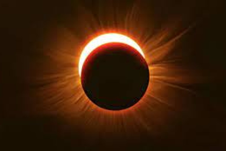 بالعين المجردة.. رؤية خسوف القمر في سماء تونس ممكنة في هذا التوقيت