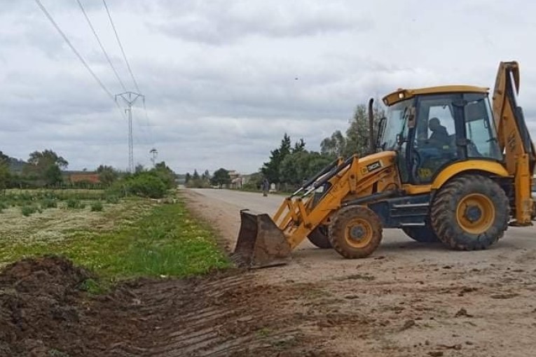 توقيًا من الحرائق: مصالح التجهيز ساعدت على تنطيف حوالي 3500 كلم من الطرقات والمسالك الريفية