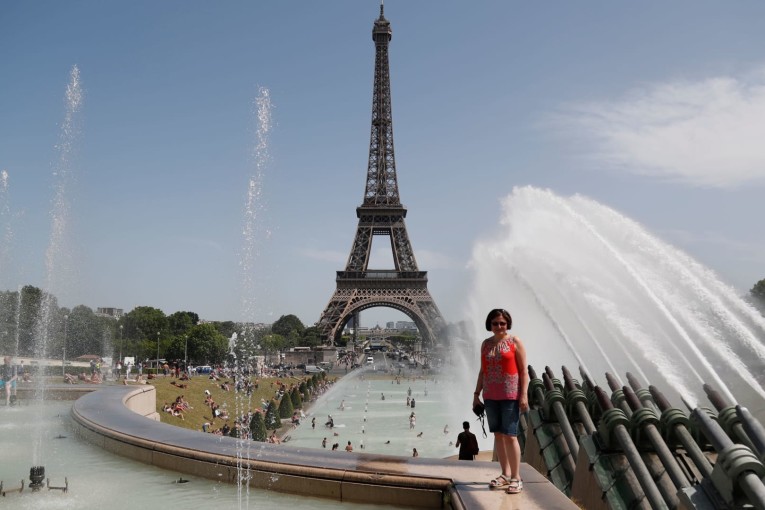 موجة حر شديدة تضرب فرنسا.. وتحذيرات للمواطنين