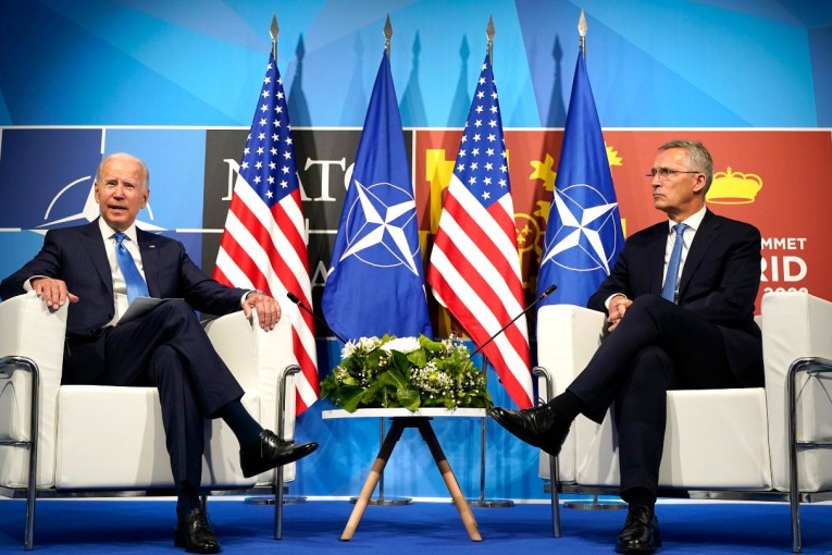 بايدن يعلن تعزيز الوجود العسكري الأمريكي في كلّ أوروبا