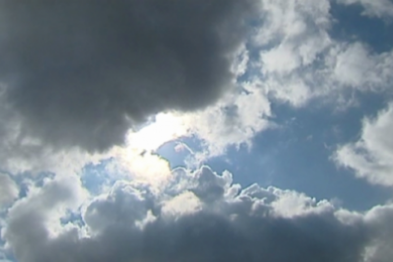 مساء اليوم: سحب رعدية بعدد من الجهات مع حرارة مرتفعة