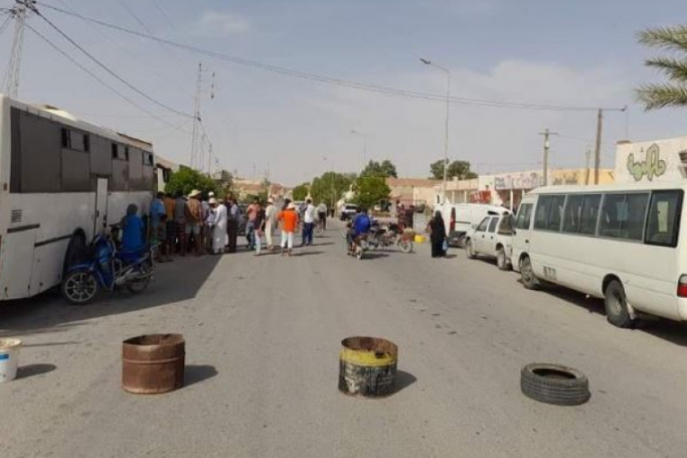 احتجاجا على قطع الماء.. حجز حافلات لشركة فسفاط قفصة