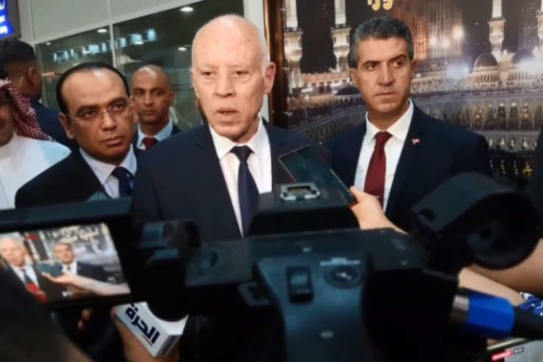 في أولى رحلات الحج: رئيس الجمهورية في مطار قرطاج لتوديع الحجيج