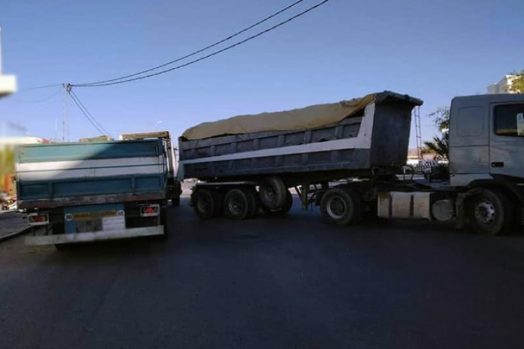 أحباء نجم المتلوي يغلقون الطريق الرابطة بين توزر والعاصمة