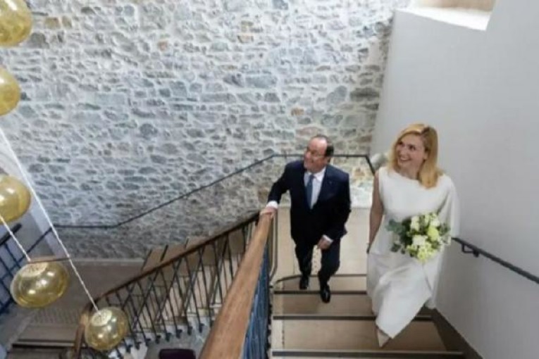 فرانسوا هولاند يدخل القفص الذهبيّ.. لأوّل مرّة