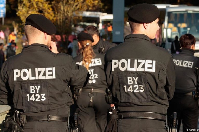 ألمانيا: قتيل وجرحى في هجوم بسكين على مأوى لطالبي لجوء