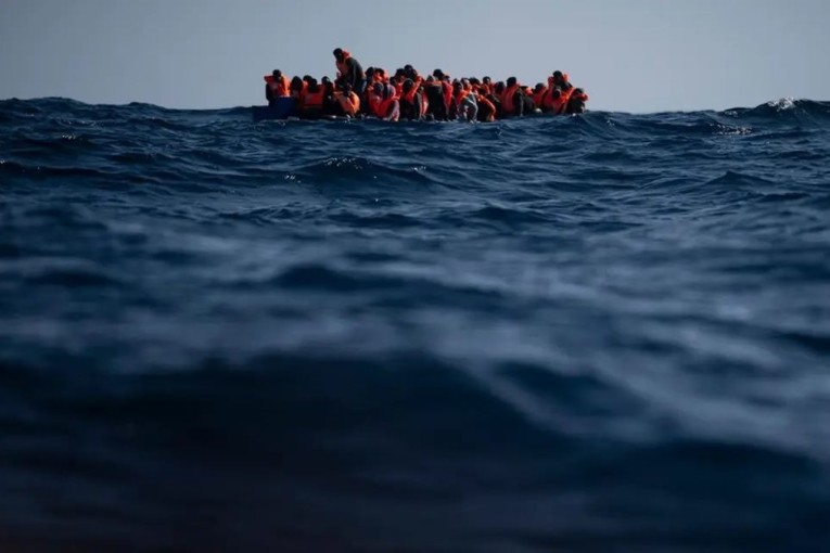 إنقاذ 146 مهاجرا غير نظامي من الغرق والقبض على جزائريين إثنين اجتازا الحدود خلسة