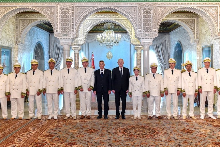 رئيس الجمهورية يشرف على موكب أداء اليمين للولاة الجدد