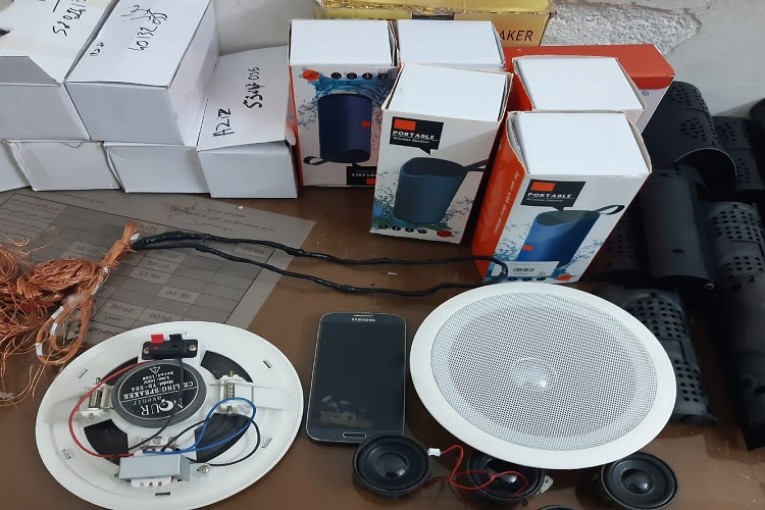 تفكيك شبكة مختصة في ترويج أجهزة الغش في امتحان الباكالوريا وتسريب الامتحانات