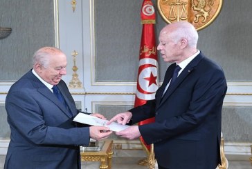 صادق بلعيد يمد رئيس الجمهورية بمشروع الدستور