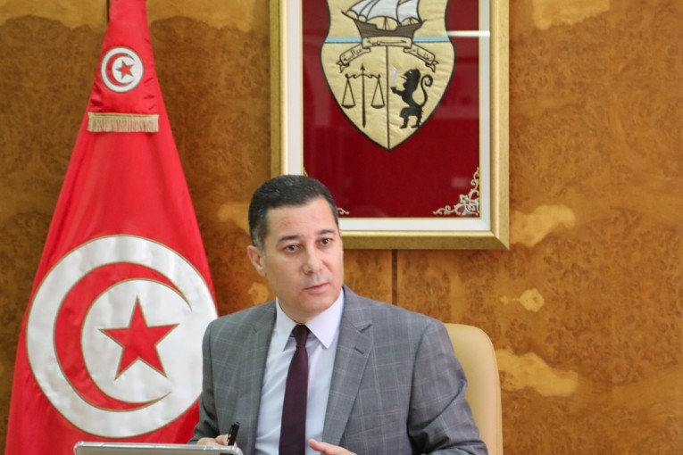 وزير النقل يدعو إلى تطوير المعابر البرية وتهيئتها