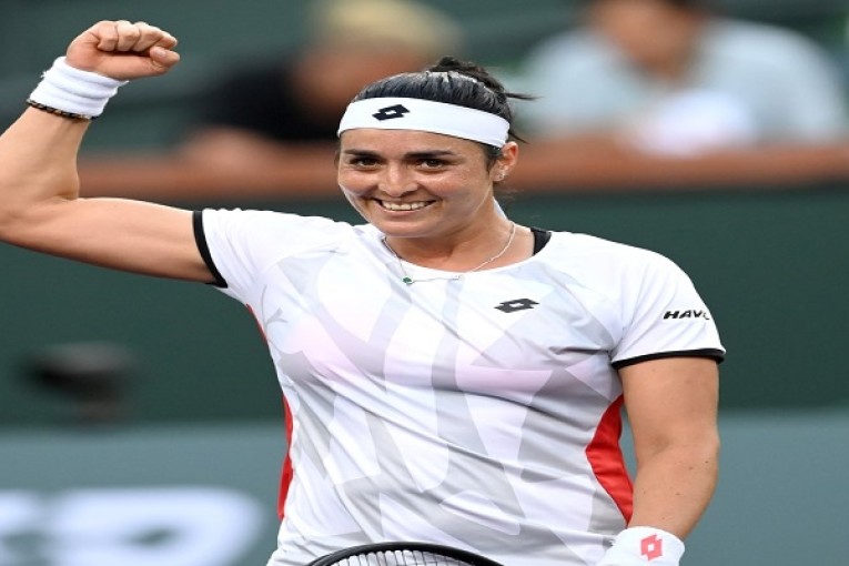 أنس جابر تتوج بلقب بطولة برلين للتنس