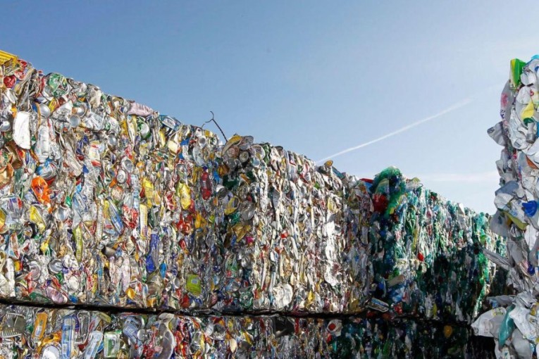 تظاهرة بيئية لإعادة تدوير النفايات وتثمينها عن طريق الفن