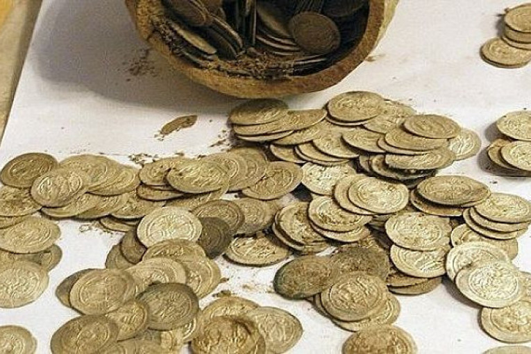 صفاقس: حجز 9000 قطعة نقدية أثرية