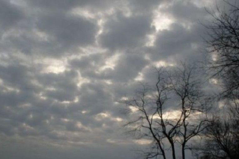 تسجيل بعض الأمطار الرعدية ببعض مناطق الشمال الغربي وصحو مرتقب الليلة