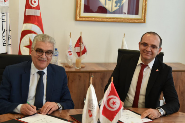 توقيع اتفاقية إطارية للتعاون بين هيئة الانتخابات ووزارة التربية