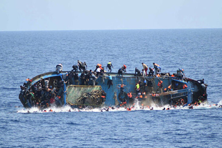 مدنين: تواصل البحث عن مفقودين في حادث غرق مركب أسفر عن هلاك 3 أشخاص ونجاة 11 آخرين