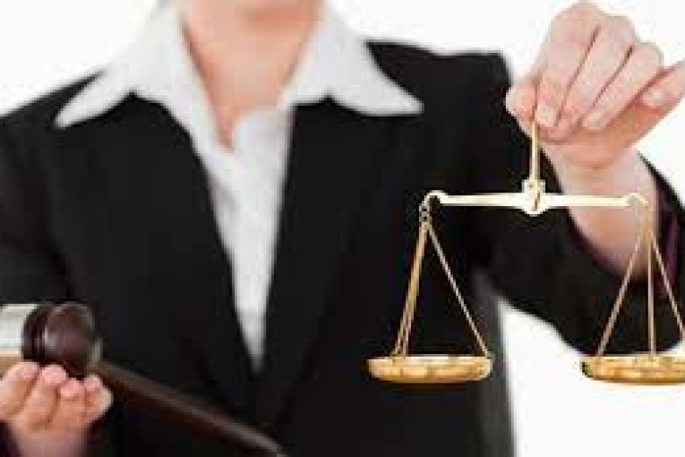 الزهروني: الاحتفاظ بقاصر من أجل انتحال صفة قاضية