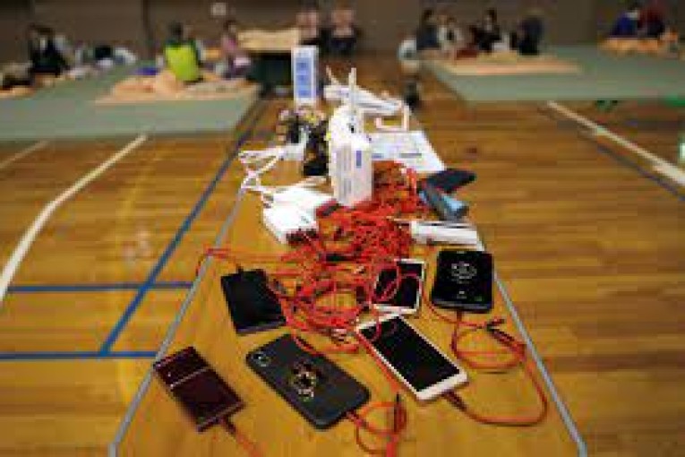 الاتحاد الأوروبي يفرض اعتماد شاحن واحد لكل أنواع الهواتف الذكية