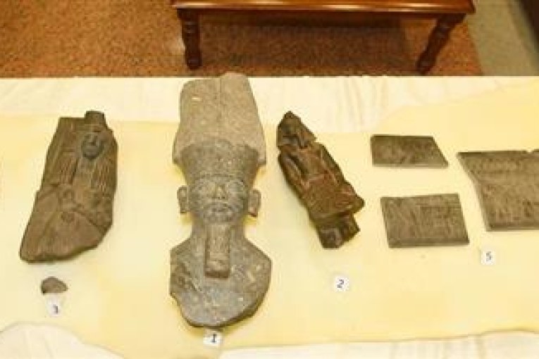 الكويت تسلم مصر قطعا أثرية بعد إحباط تهريبها