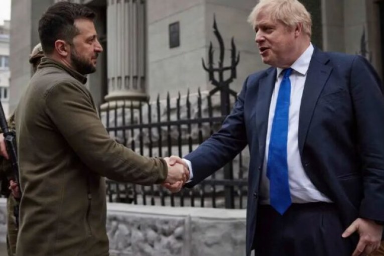 بعد زيارة قادة فرنسا وألمانيا وإيطاليا.. رئيس الوزراء البريطاني يصل إلى كييف