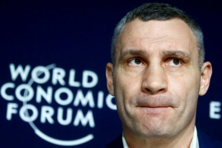 أوكرانيا: طائرات حربية روسية قصفت كييف بصواريخ