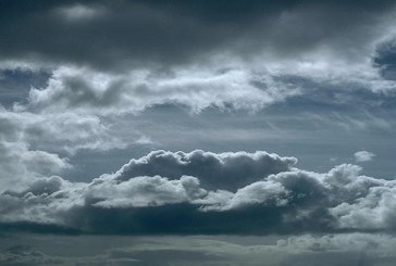 الليلة: أجواء مغيّمة بأغلب الجهات