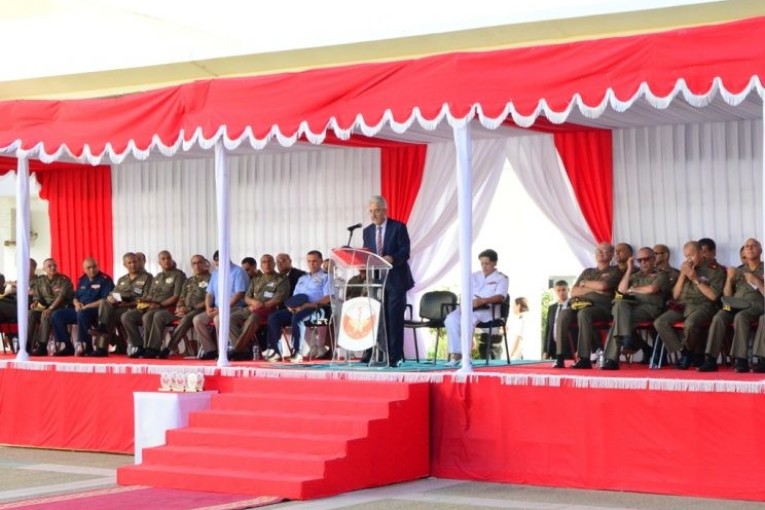 وزير الدفاع يشرف على حفل اختتام السنة التكوينية بمدارس الصحة العسكرية