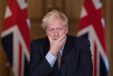 رئيس الوزراء البريطاني يوافق على التنحي من منصبه بعد سقوط حكومته